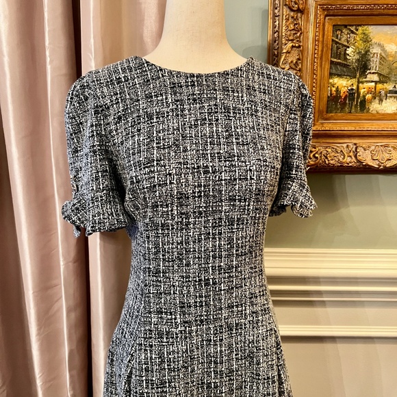 NWOT DKNY Black & White Stretch Woven Fit & Flare Bell Sleeve Dress US Size 8 - Picture 3 of 9